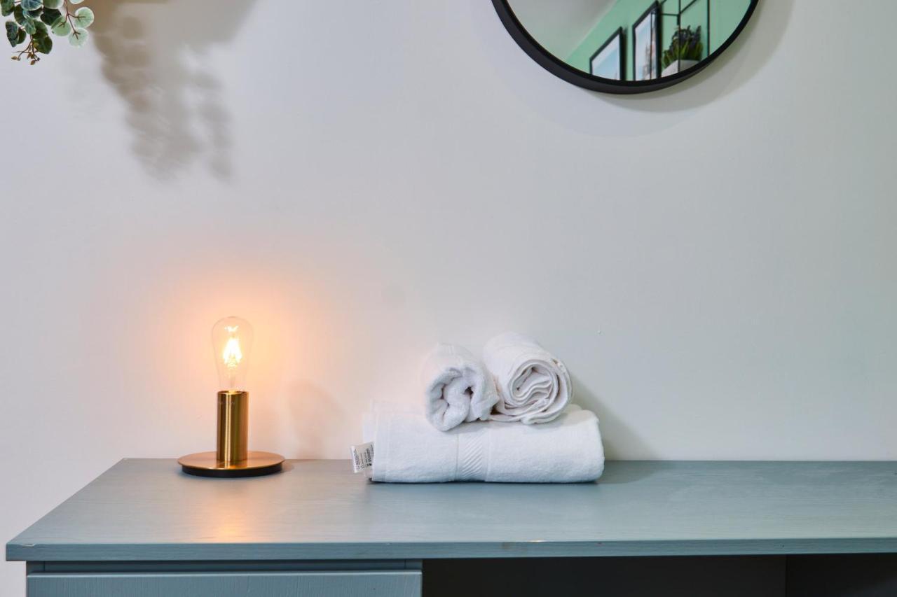 Stunning City Centre 3 Bed, 3 Bath - Sleeps 8! Appartement Leeds  Buitenkant foto